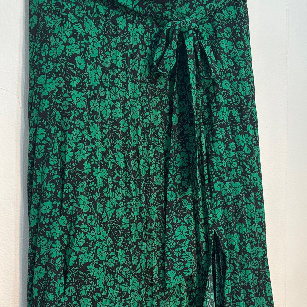 Skies Are Blue Pleated Floral Midi Skirt -Size Medium Like New - Picture 4 of 8